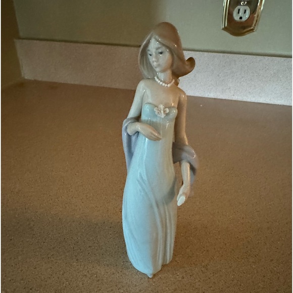 Lladro Ingenue Princess 1987